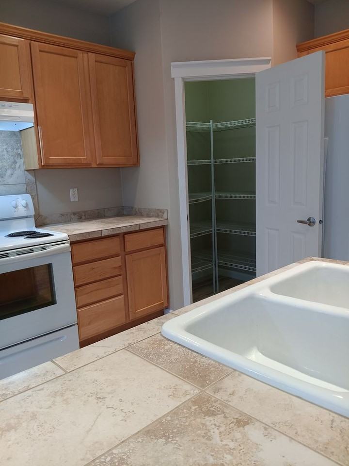 636 Jasmine Cir - Photo 3 of 32