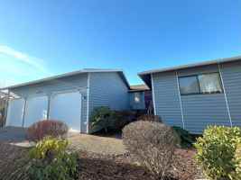 featured image of 1870 N Skyline Dr