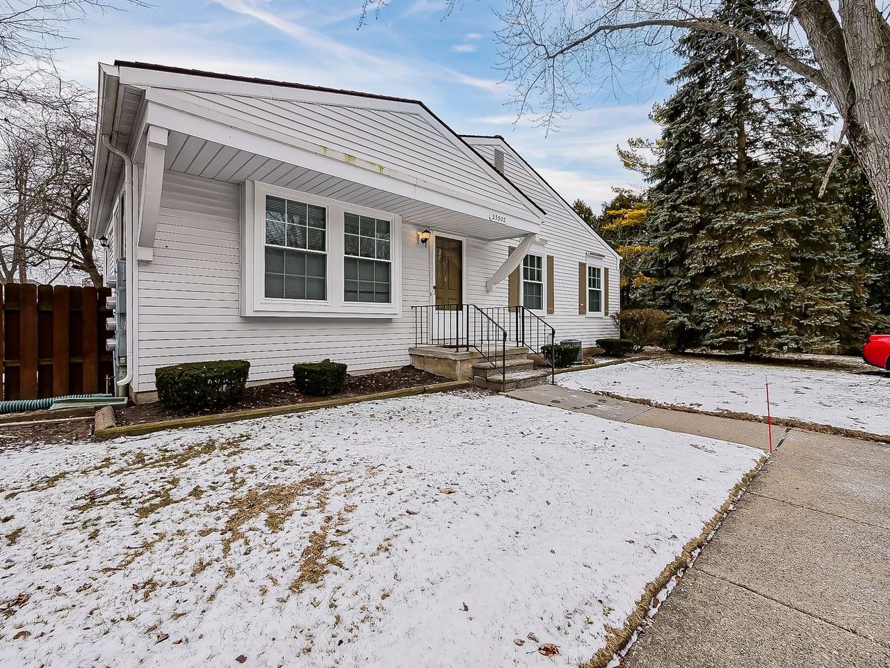 33502 Bayview Dr - Photo 4 of 24