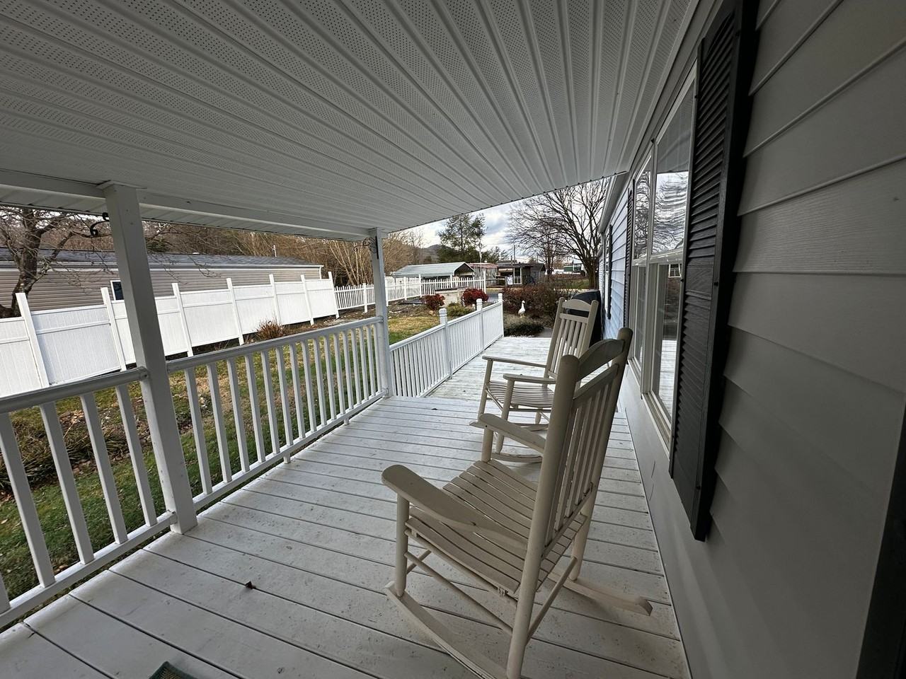 114 Lake Cove Rd - Photo 3 of 37