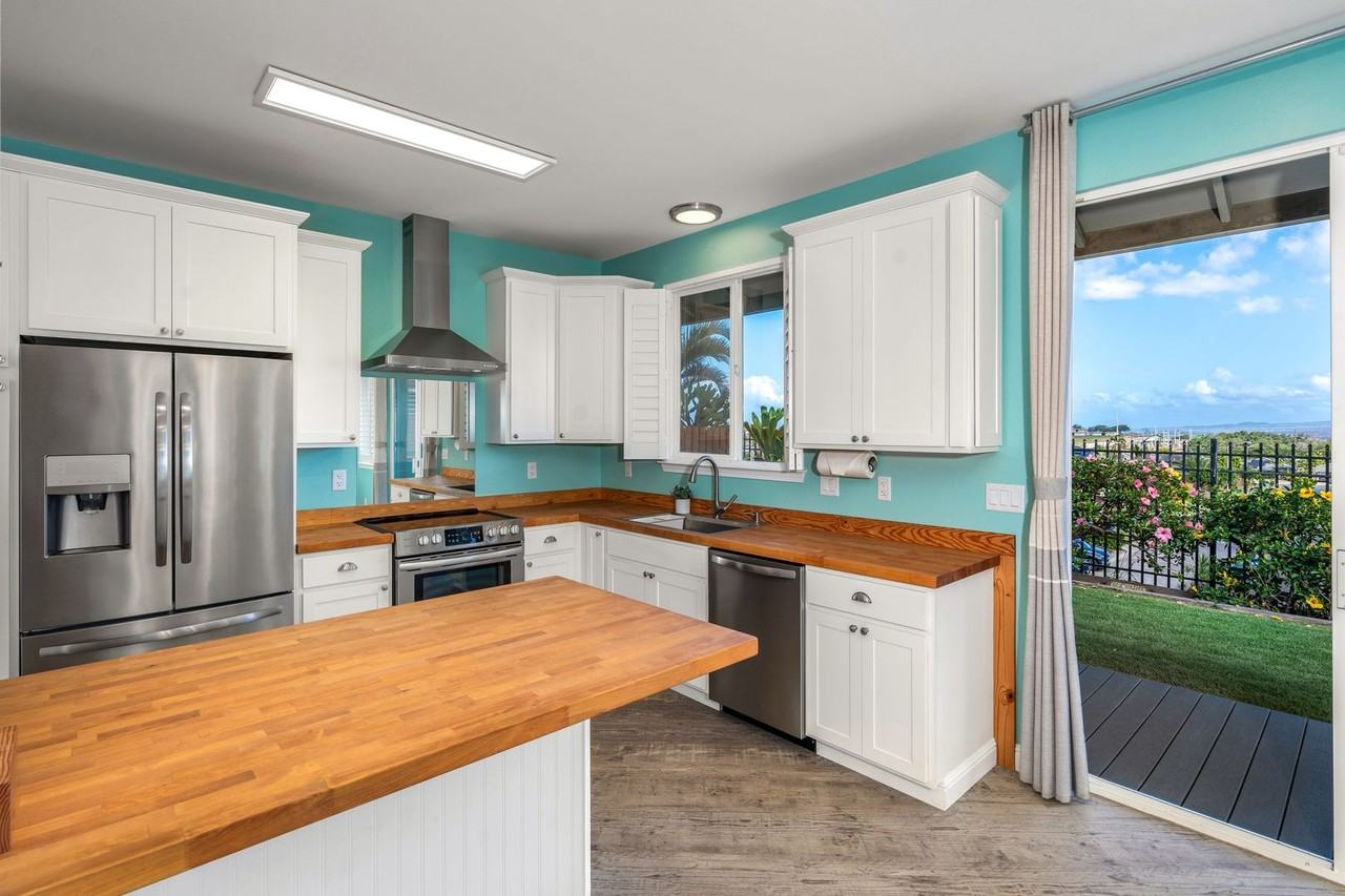 611 Akolea St - Photo 4 of 46