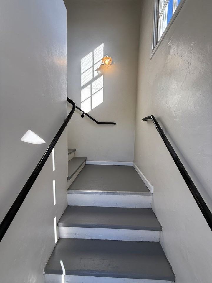 217 S Gray St - Photo 2 of 28