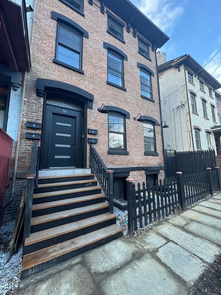 90 Lander St #B - Photo 3 of 30