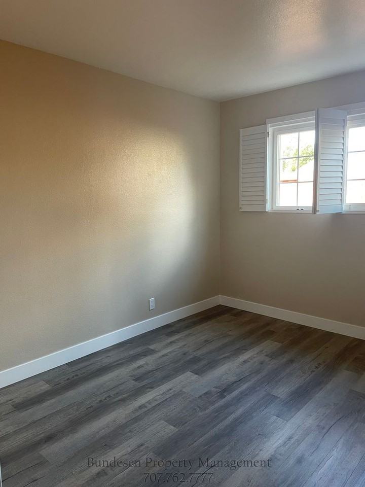 501 Marbella Ln - Photo 4 of 13