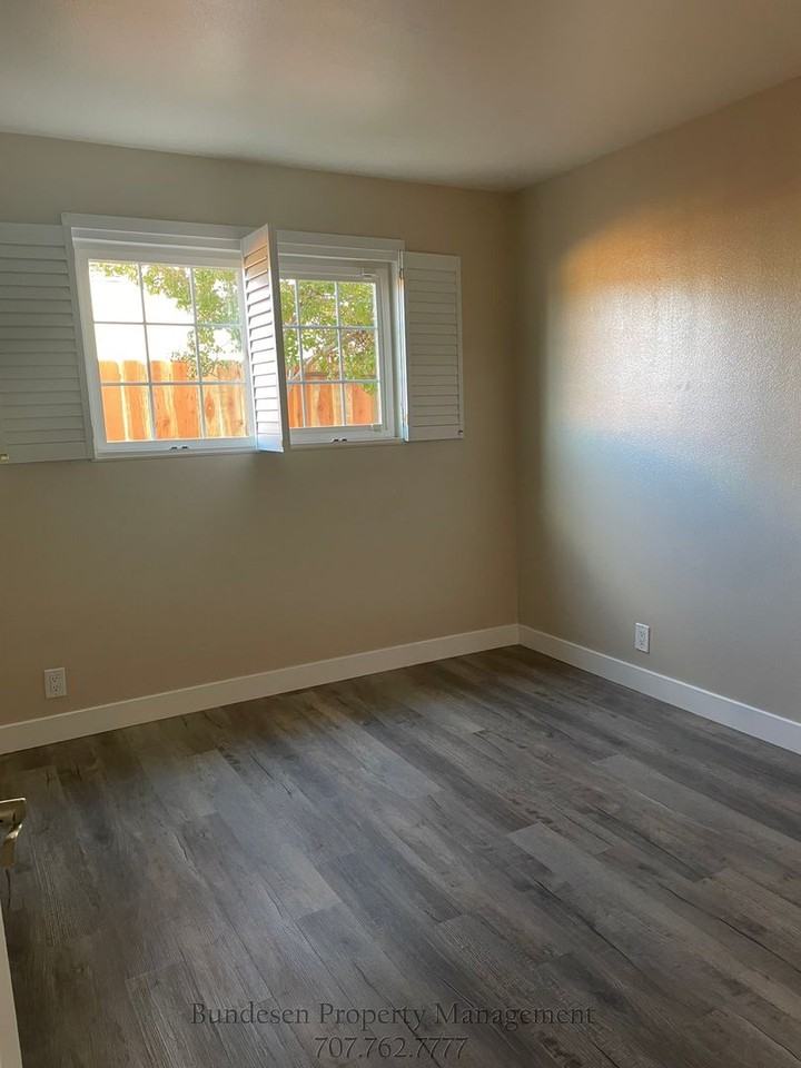 501 Marbella Ln - Photo 5 of 13