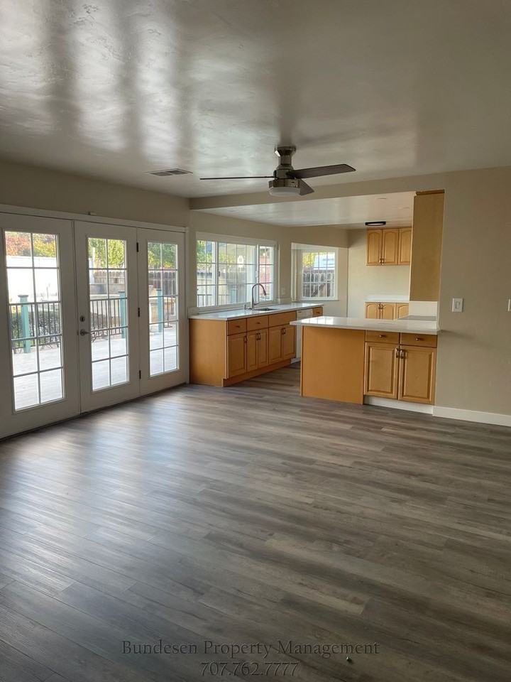 501 Marbella Ln - Photo 6 of 13