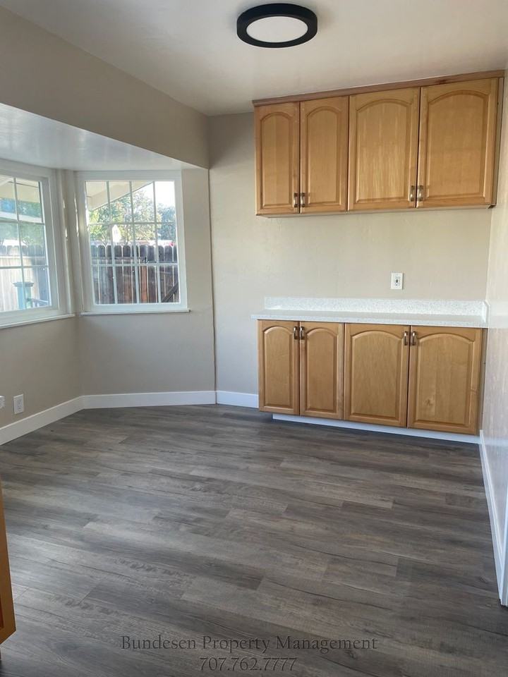 501 Marbella Ln - Photo 7 of 13