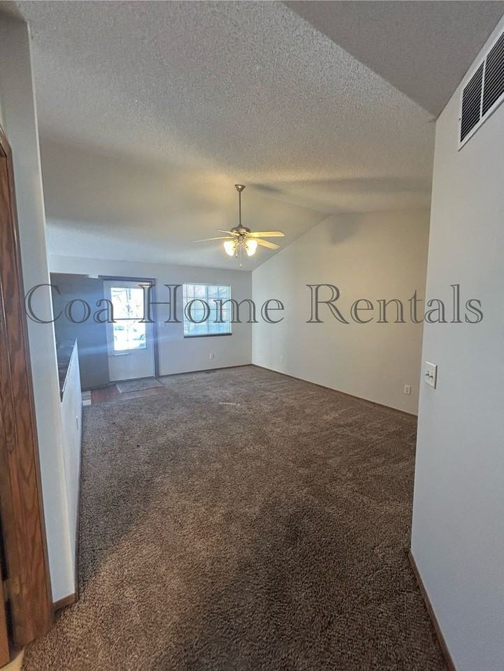 3831 N Pepper Ridge St - Photo 3 of 22