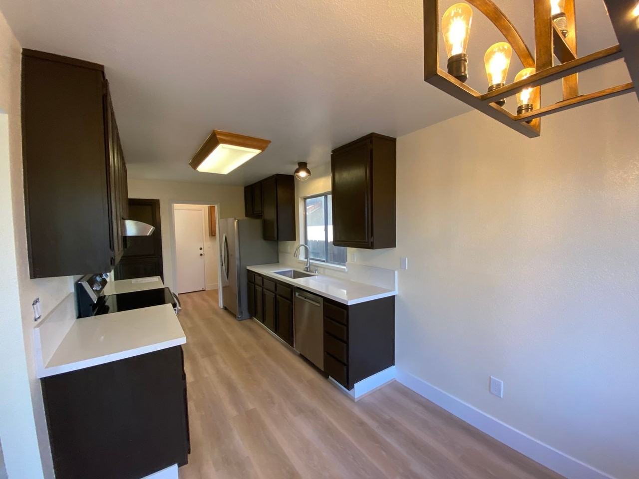 1120 Devonshire Ct - Photo 4 of 15