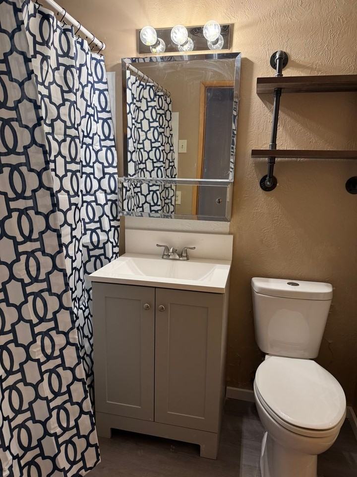 429 N Locust Ln - Photo 3 of 10