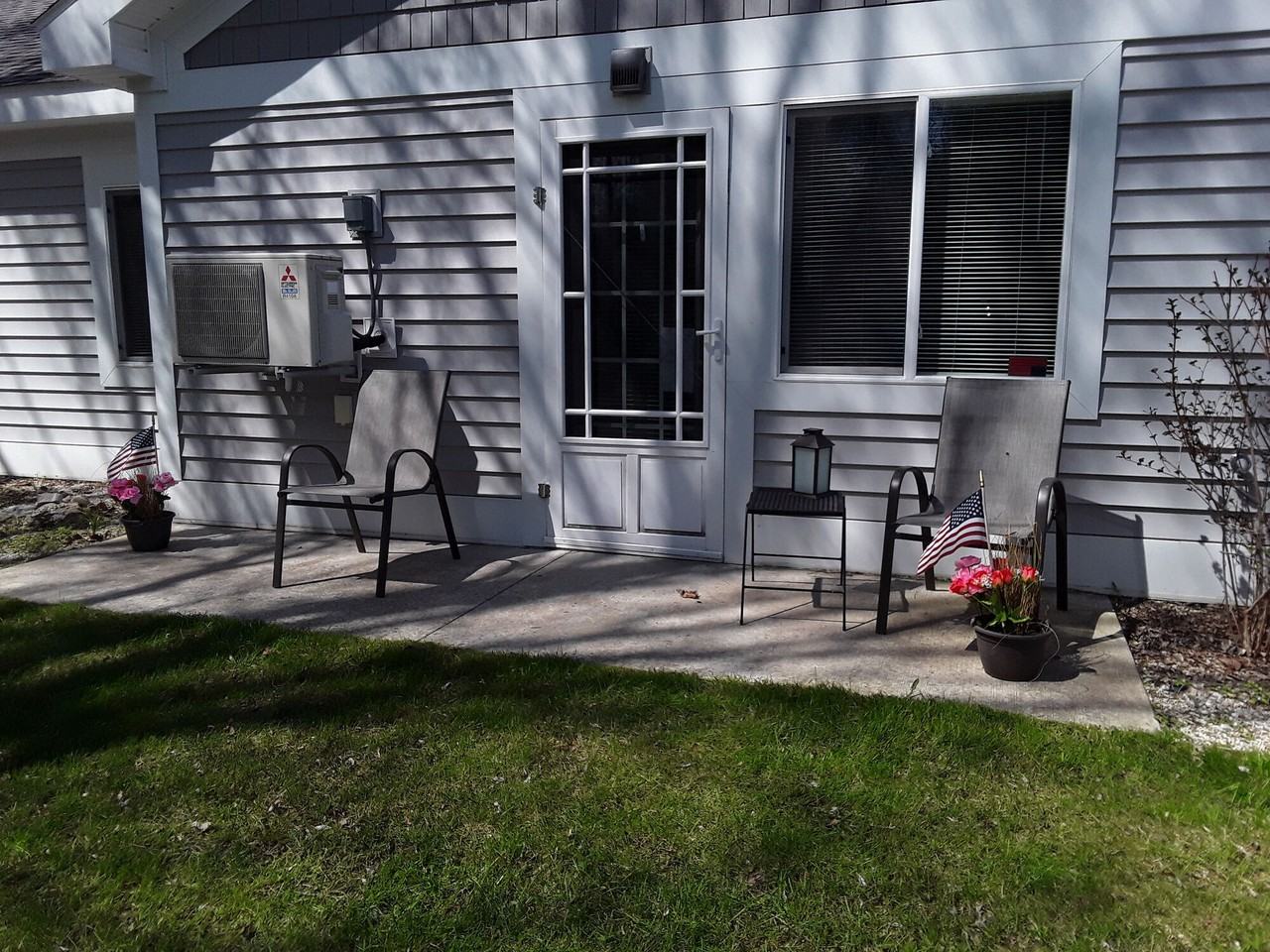 Meredith Manor - Photo 6 of 10