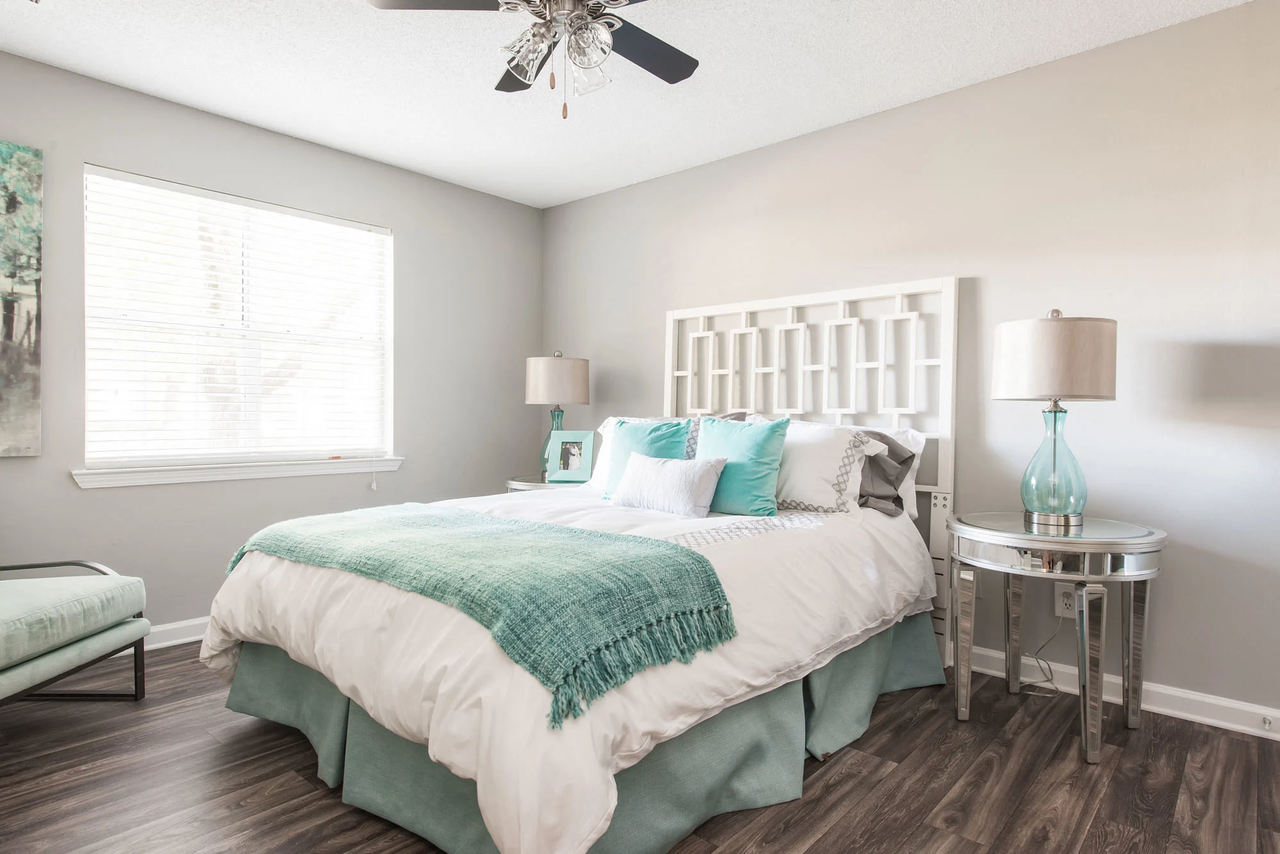 Emerge Oakcrest - Photo 2 of 25