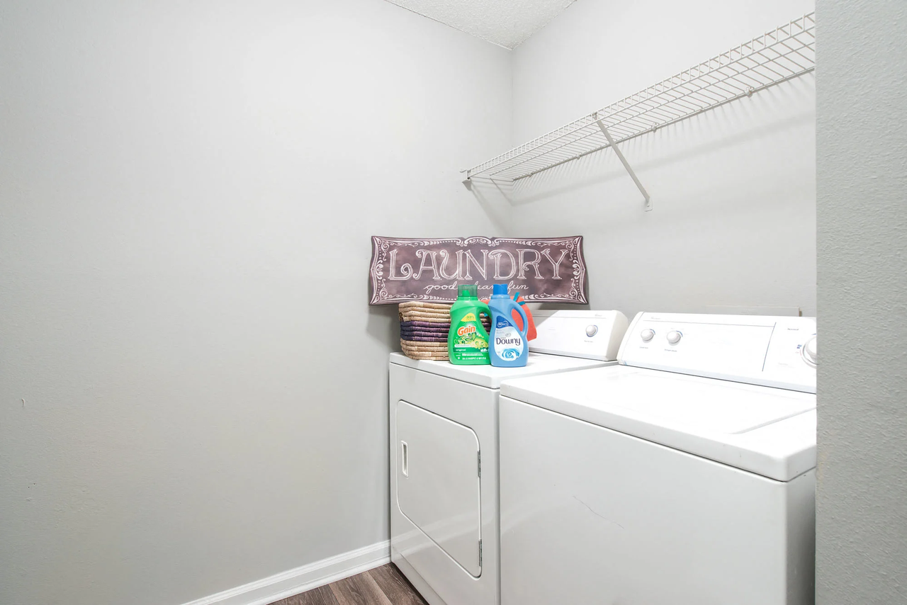 Emerge Oakcrest - Photo 6 of 25