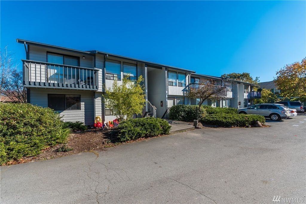 565 Southeast 8th Avenue - Photo 2 of 26