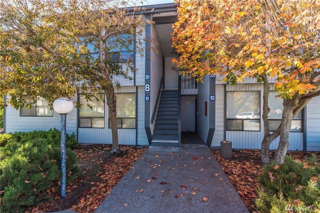 565 Southeast 8th Avenue - Photo 3 of 26