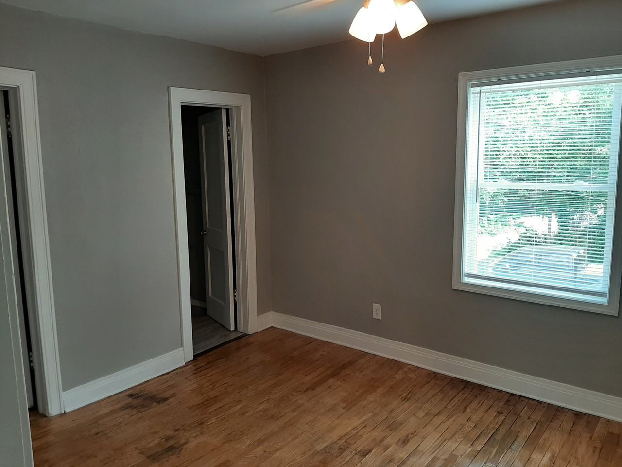 115 1/2 N. Husband - Photo 2 of 4