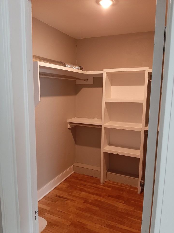 115 1/2 N. Husband - Photo 3 of 4