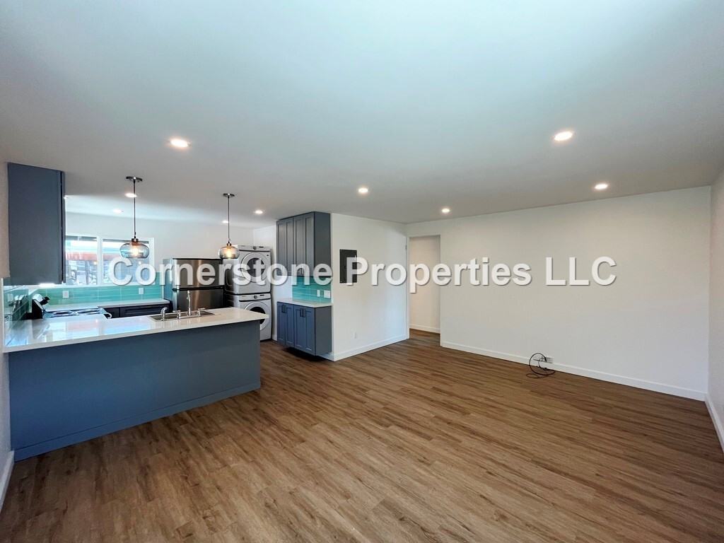 1347DIN - Photo 2 of 13