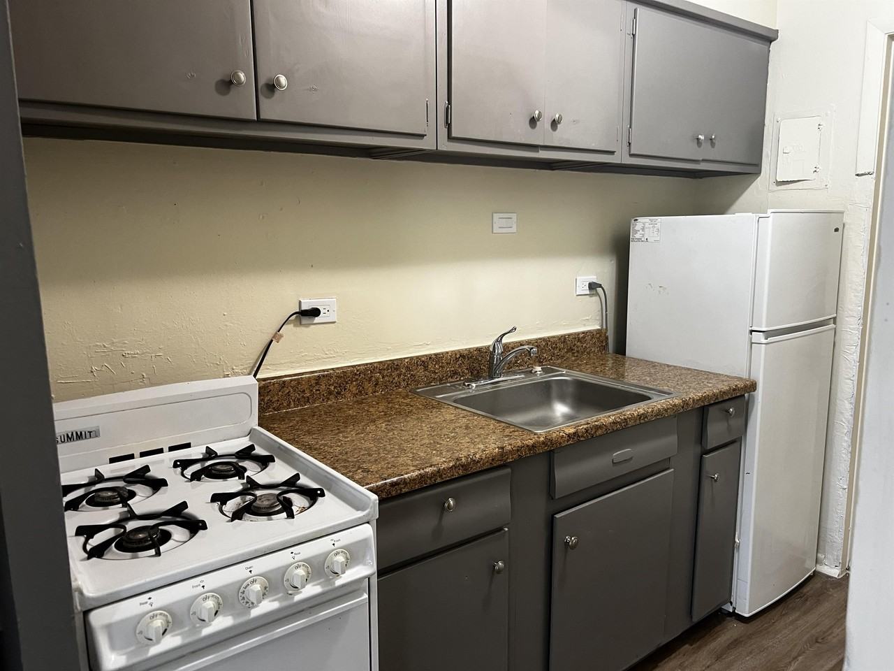 1634 East 74th Place - Photo 3 of 17