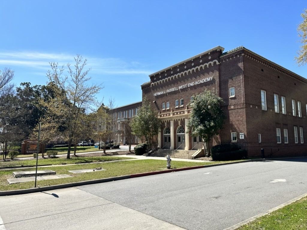 715 Peeples Street Southwest - Photo 3 of 6