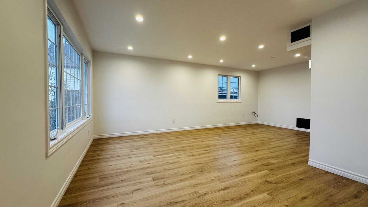 246 Wellington St #A - Photo 2 of 10