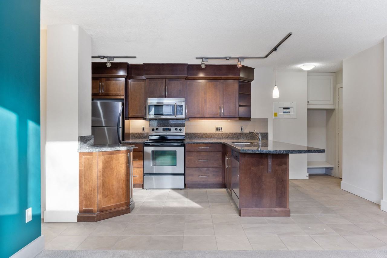 1534 15 Ave Sw #101 - Photo 2 of 11