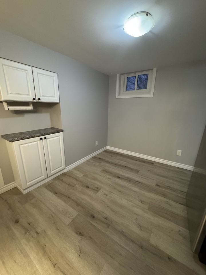 736 Stormont St Lowr - Photo 2 of 36