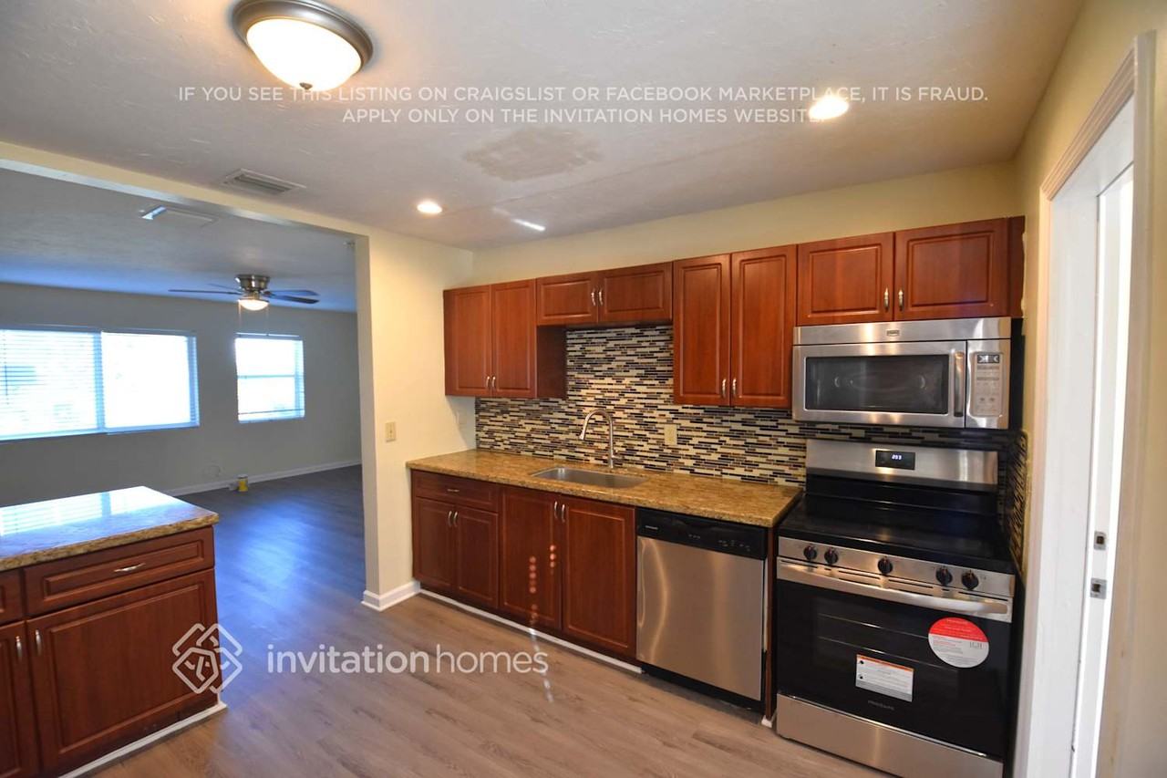 3780 Sw 16th Pl - Photo 5 of 12