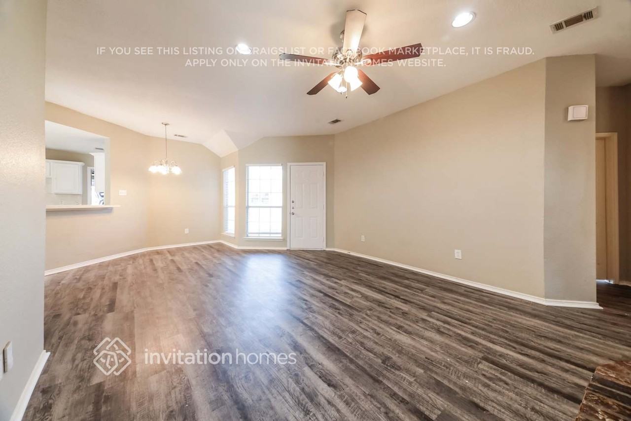 1201 Cypress Ln - Photo 4 of 15