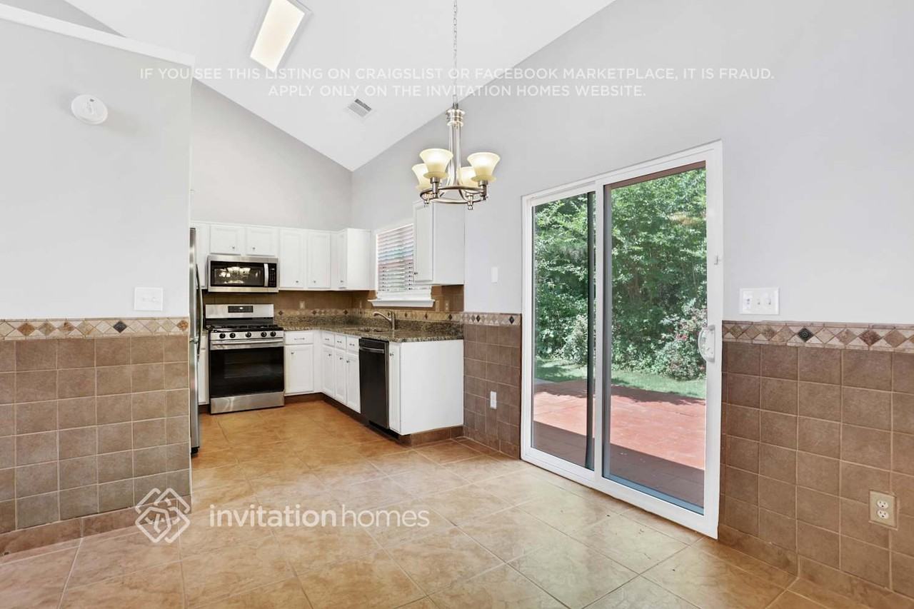 1700 Chanson Pl - Photo 5 of 13