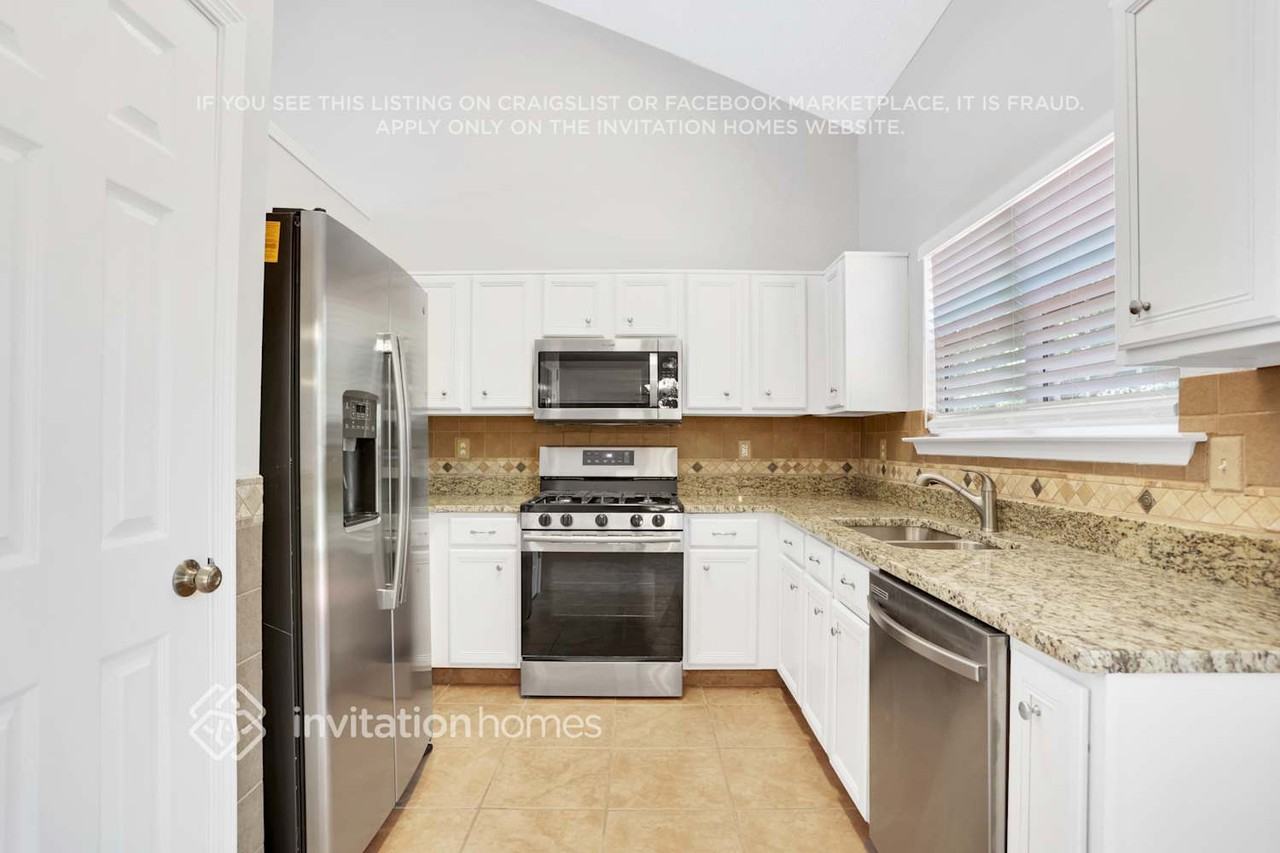 1700 Chanson Pl - Photo 4 of 13