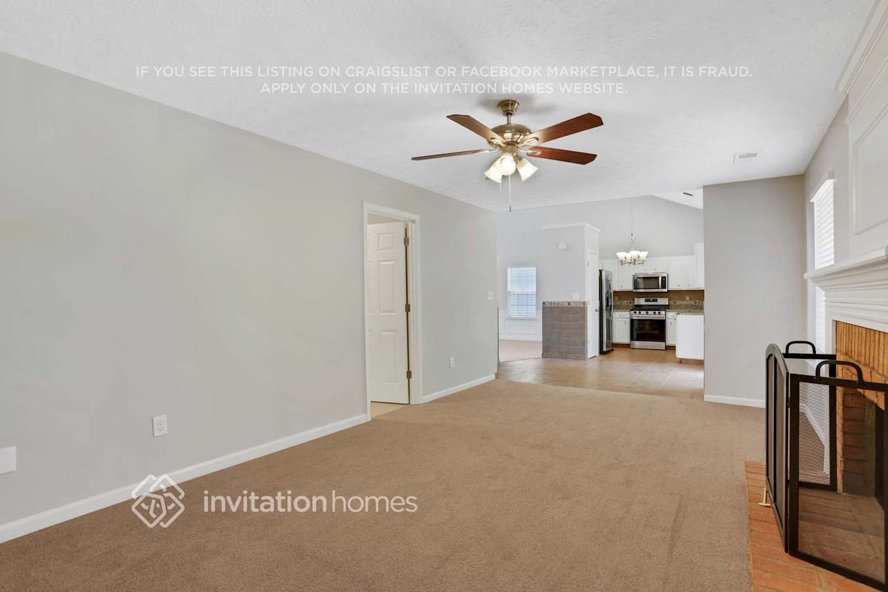 1700 Chanson Pl - Photo 3 of 13