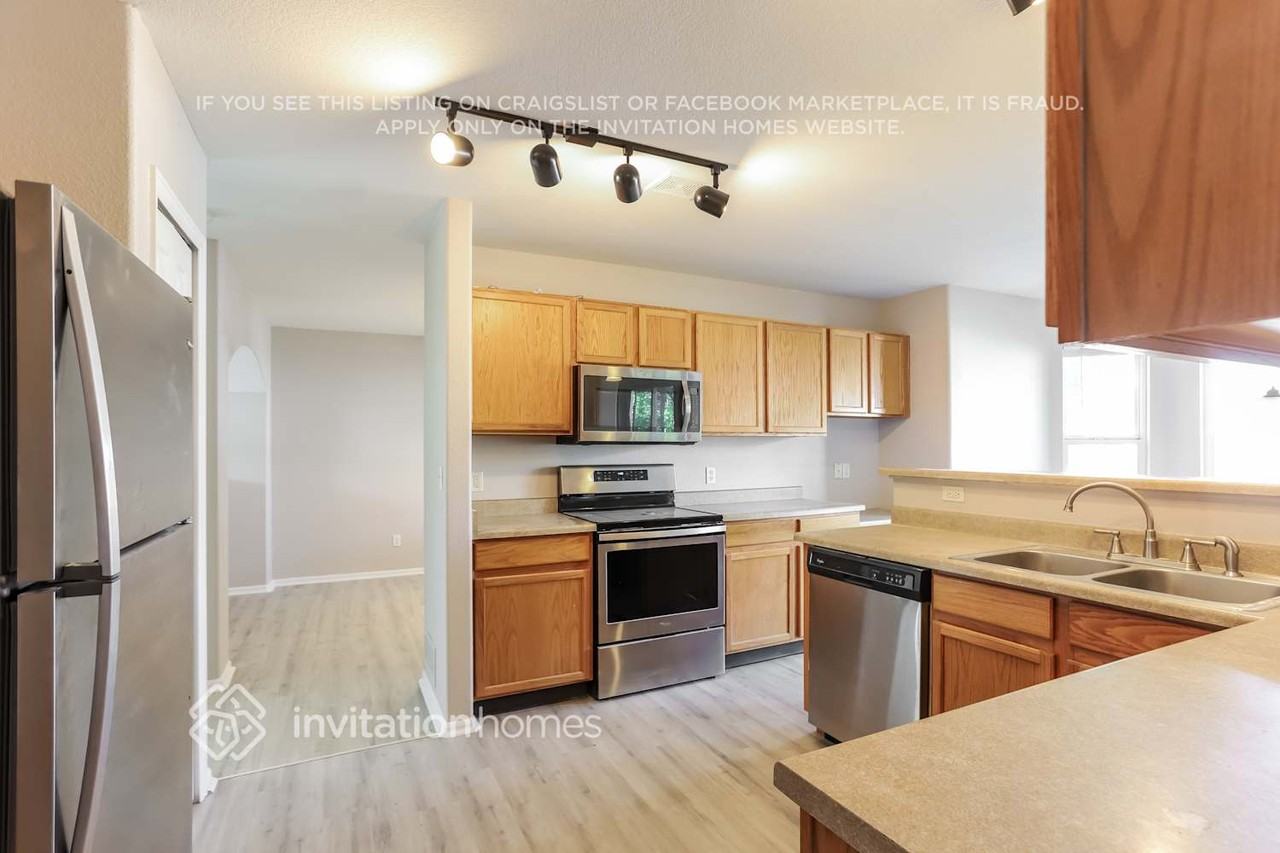 2176 S Gibralter Way - Photo 6 of 16