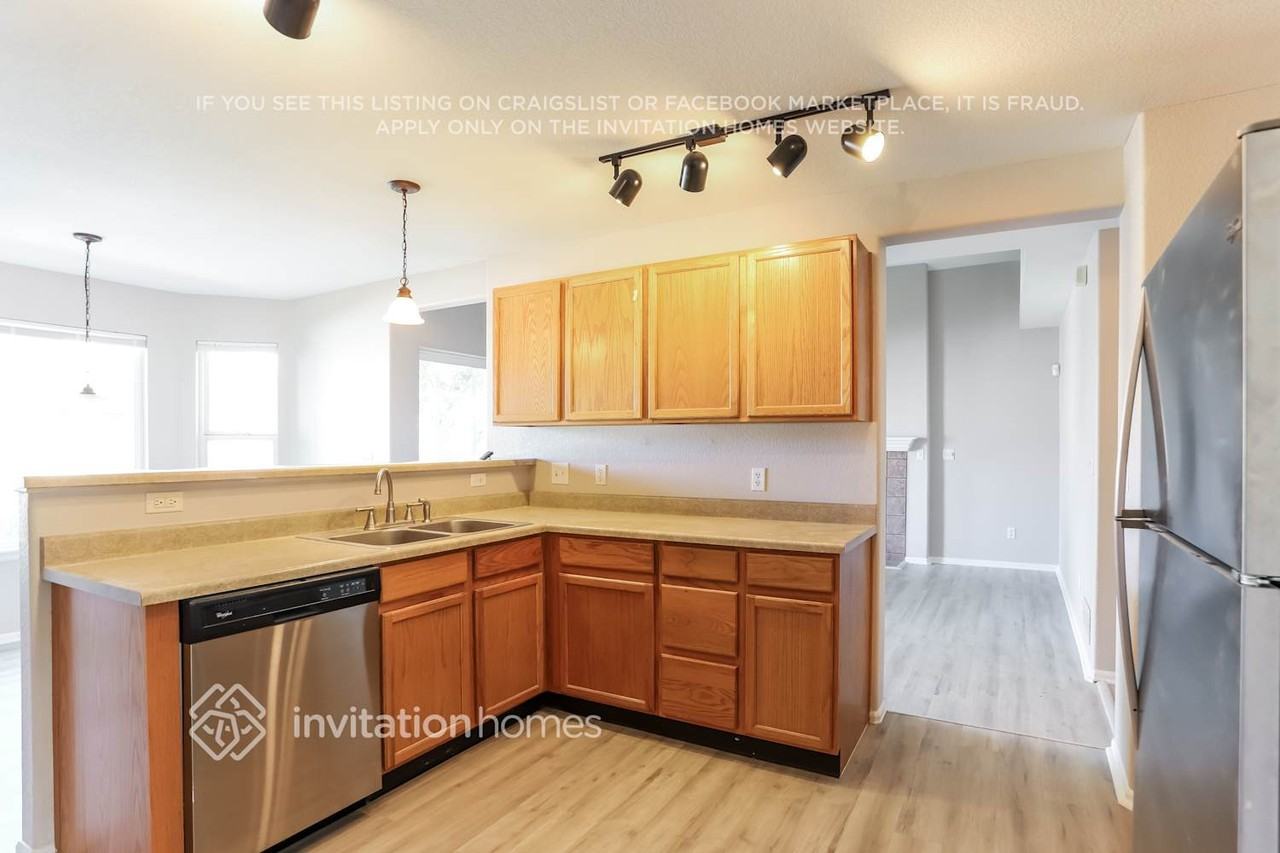 2176 S Gibralter Way - Photo 7 of 16