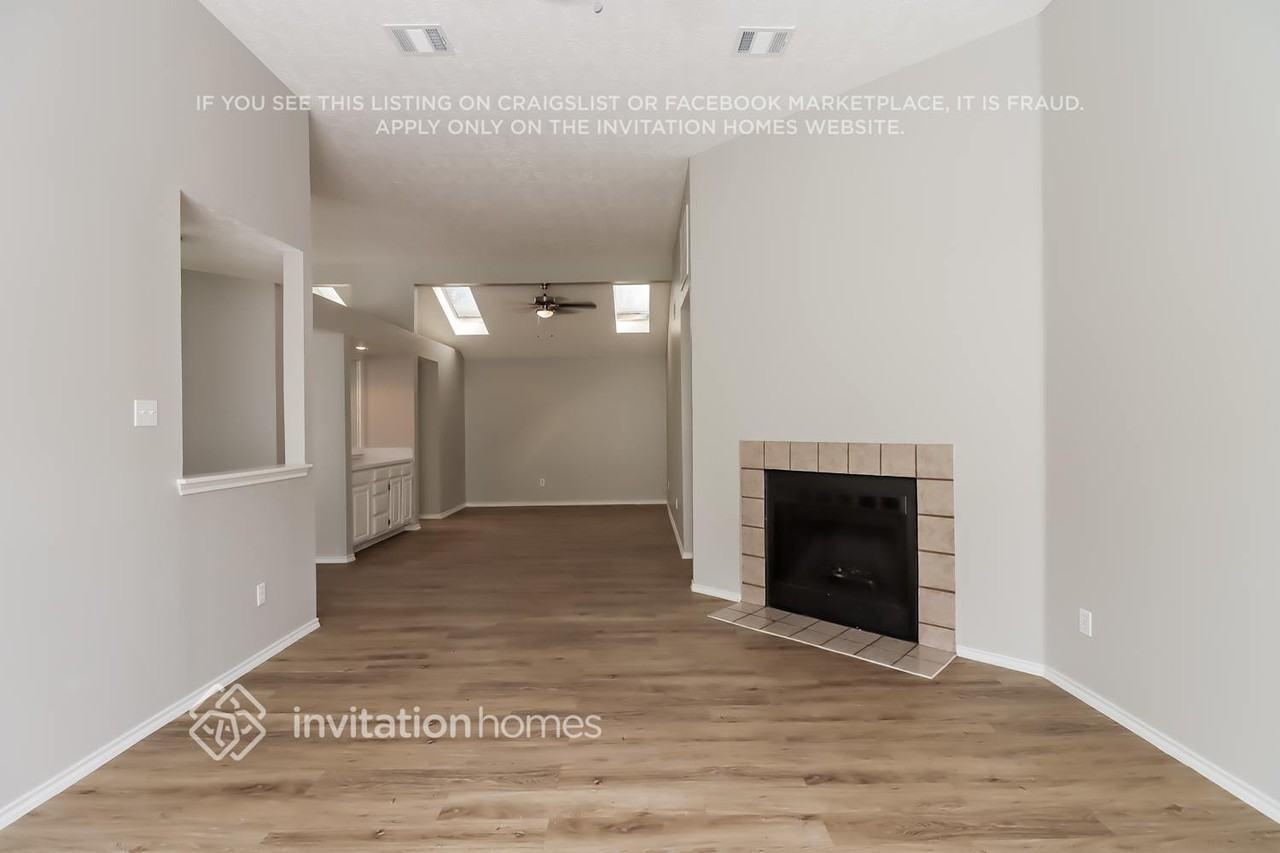 13015 Stancliff Oaks St - Photo 4 of 16
