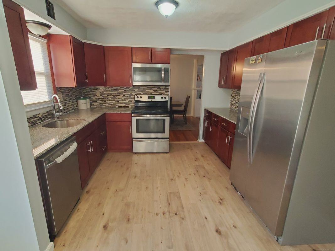 21 Carpenter Ln - Photo 3 of 25