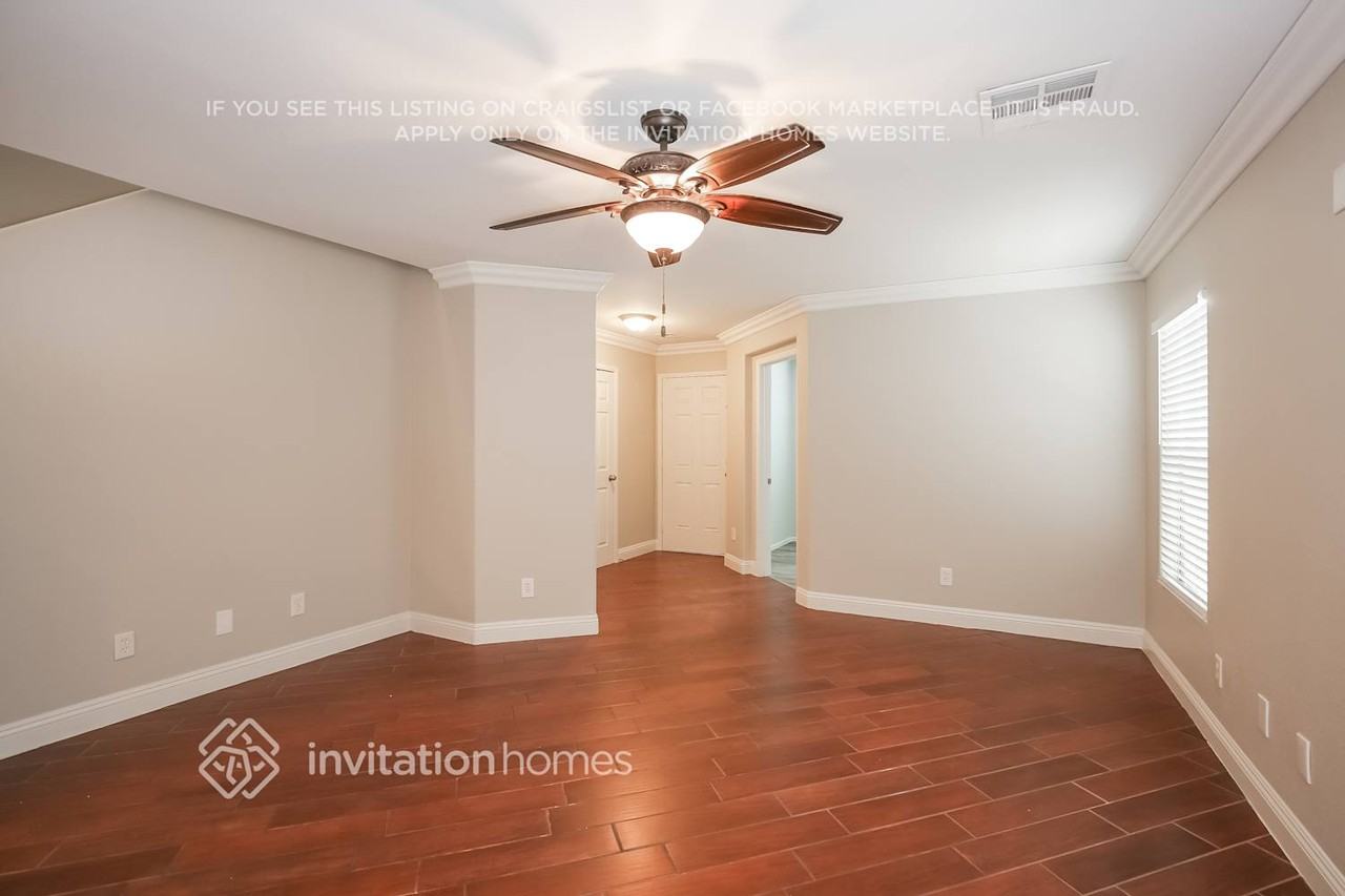 8392 Bismark Sapphire St - Photo 2 of 13