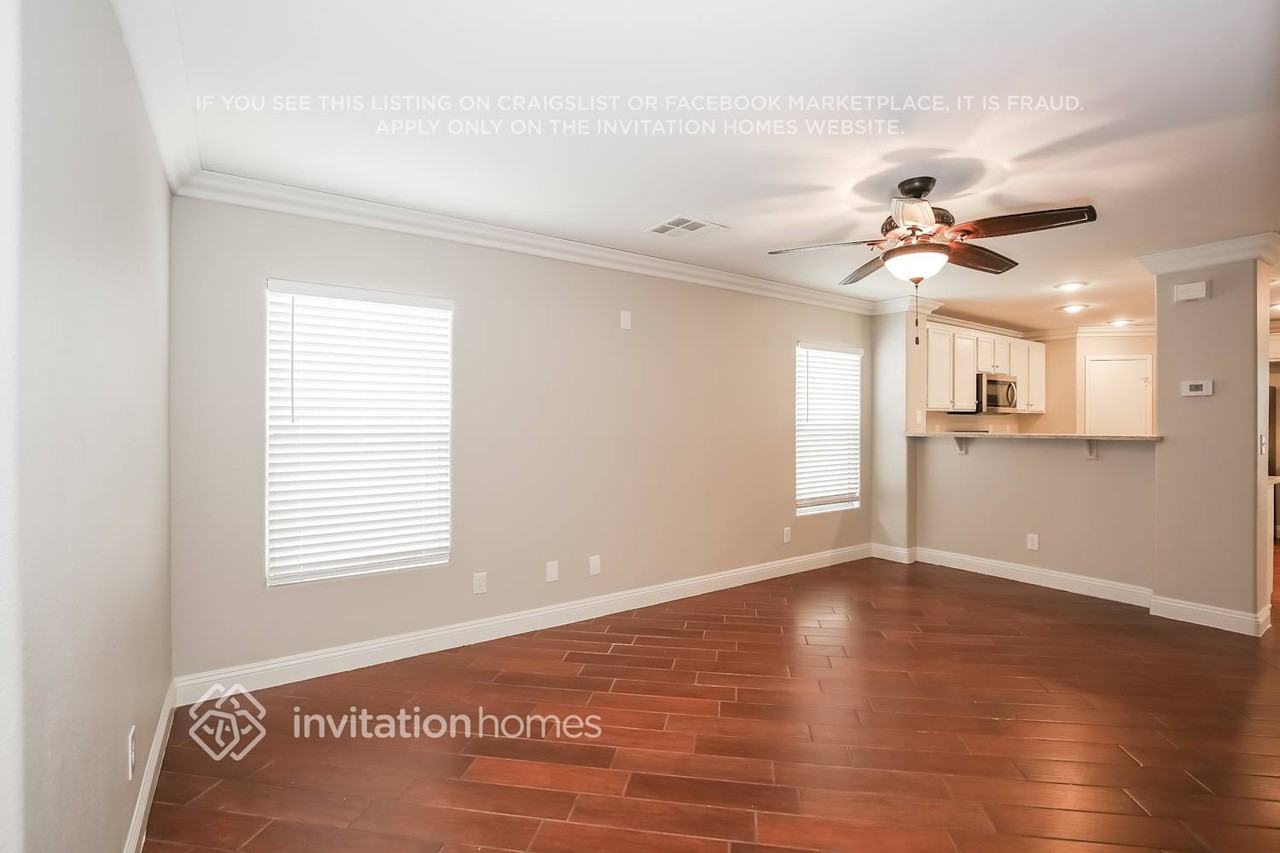 8392 Bismark Sapphire St - Photo 3 of 13