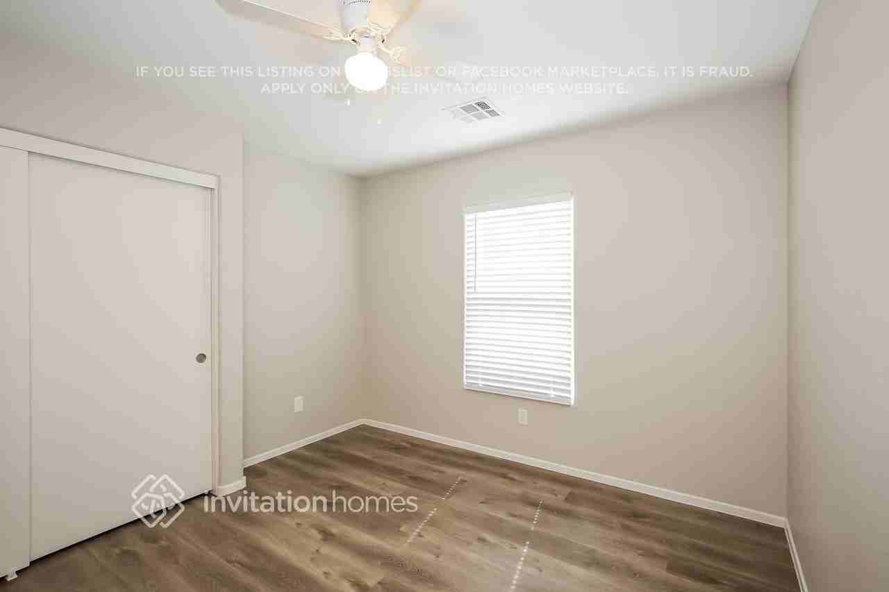 8392 Bismark Sapphire St - Photo 5 of 13