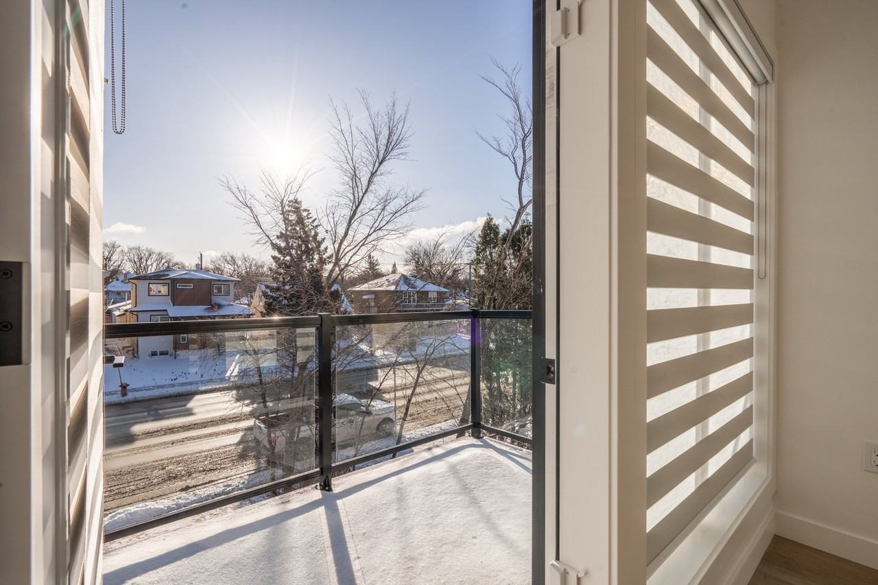 1045 Corydon Ave - Photo 3 of 34