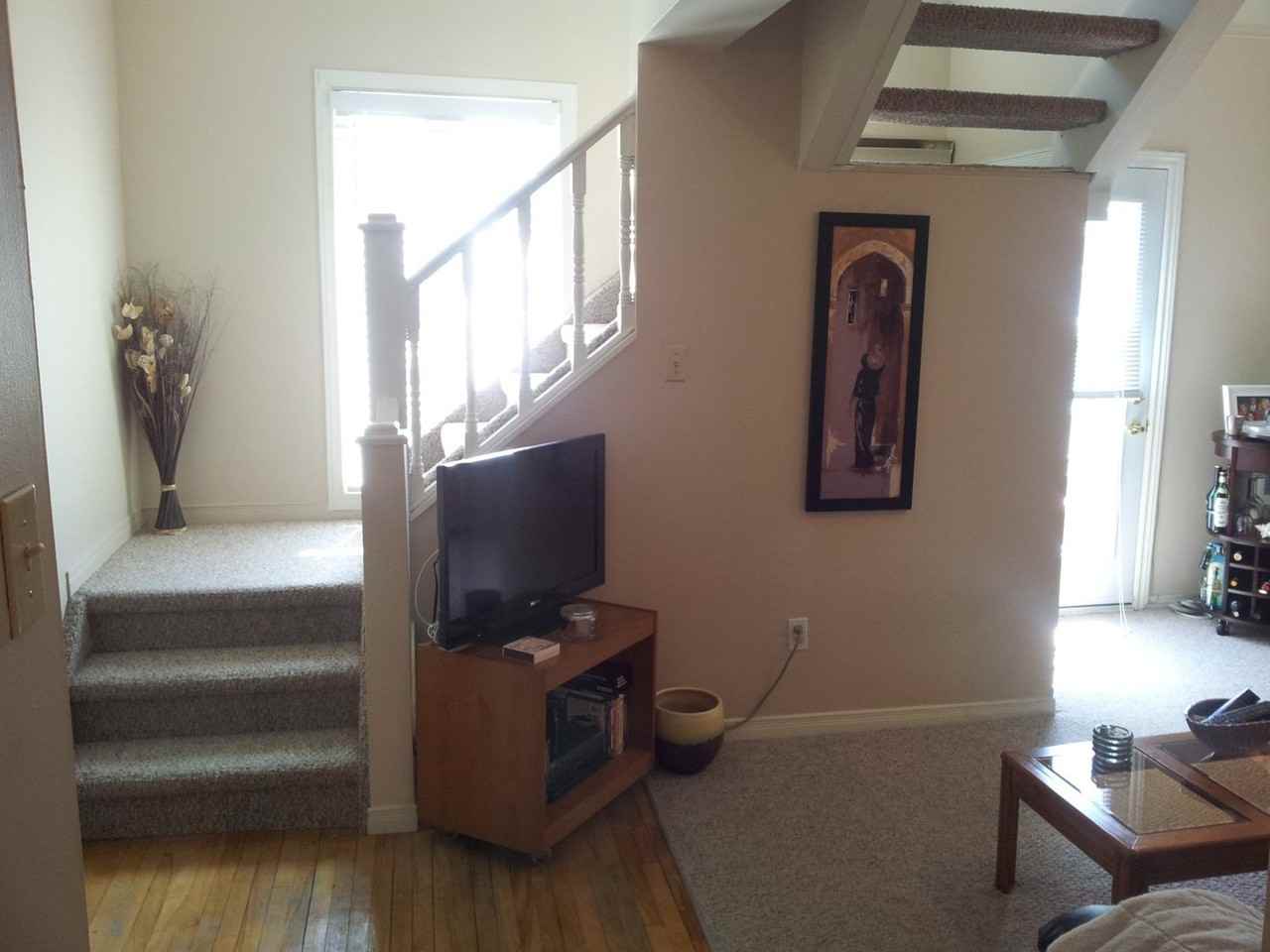 471 Mcleod St - Photo 2 of 20