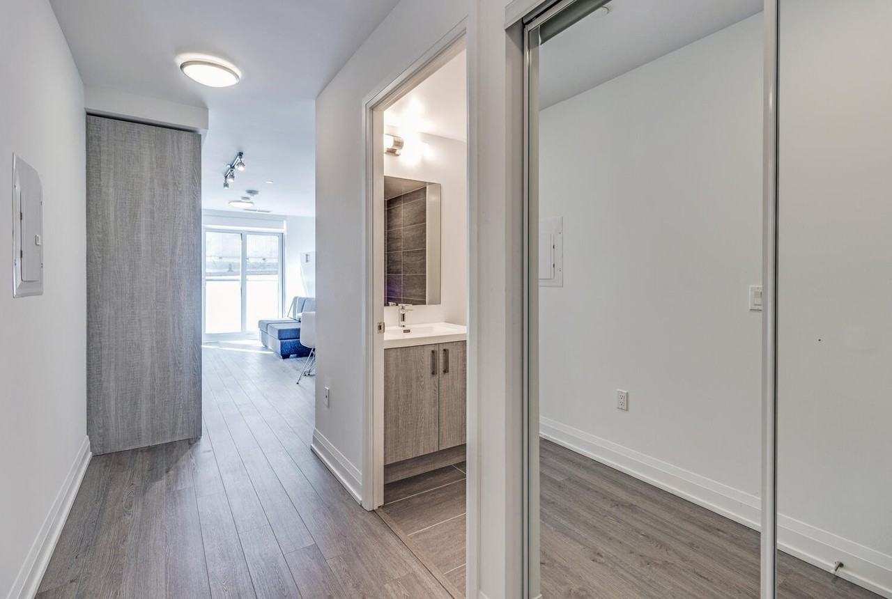 77 Mutual St - Photo 4 of 31