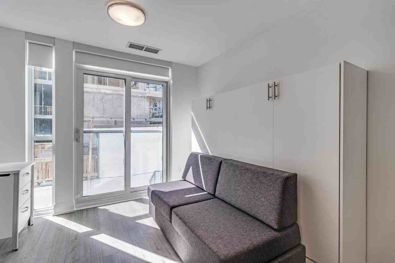 77 Mutual St - Photo 5 of 31