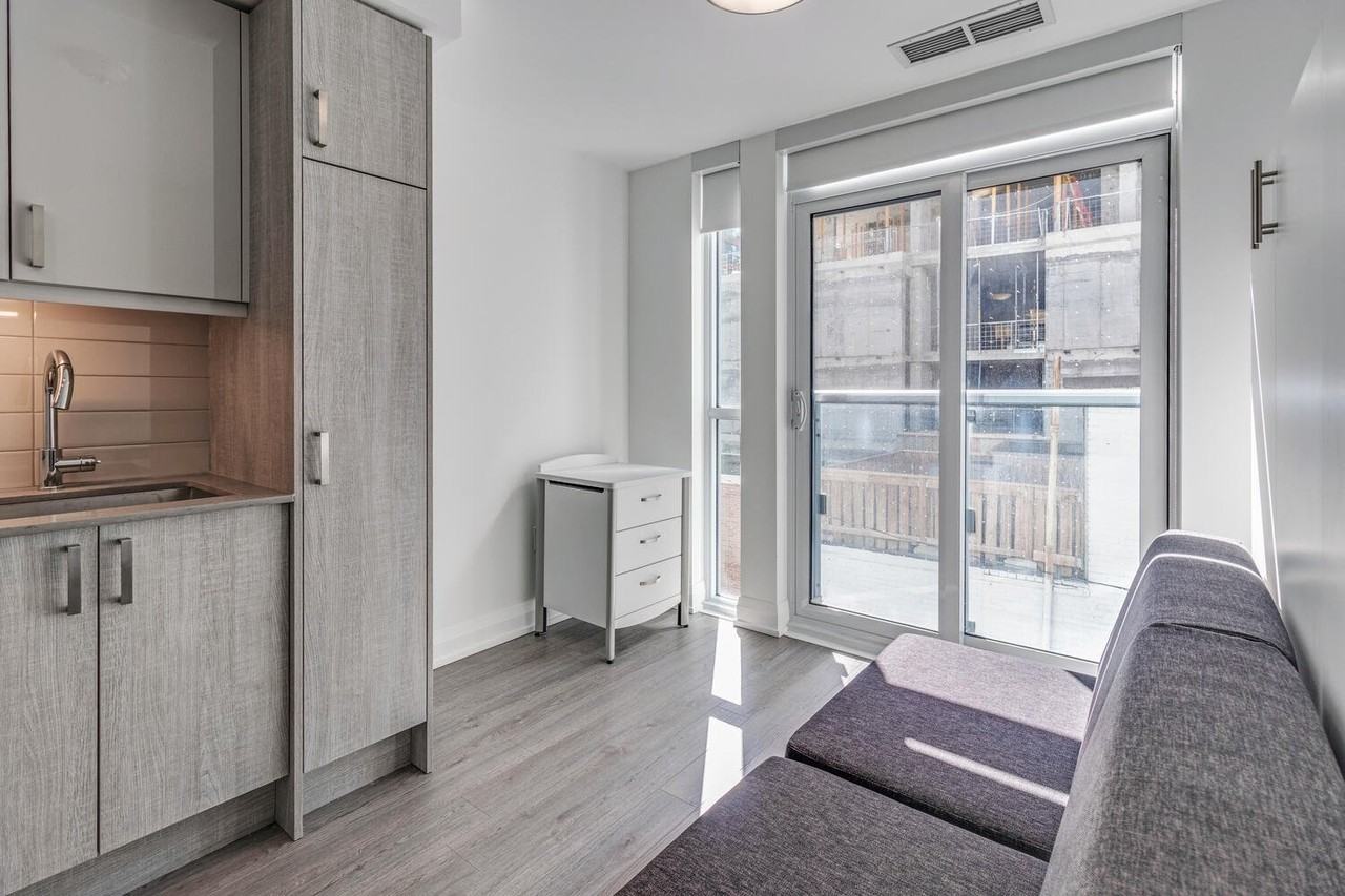 77 Mutual St - Photo 6 of 31