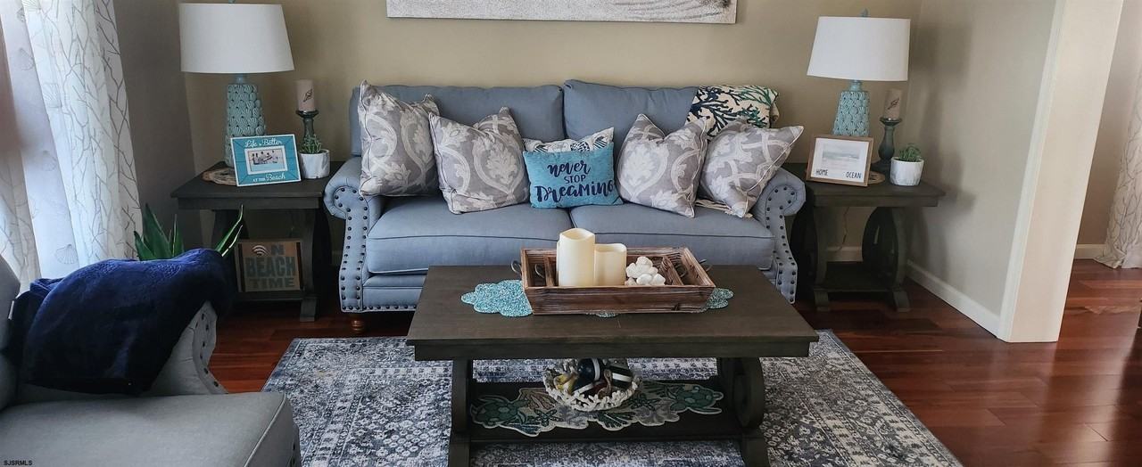 5217 Harbor Beach Boulevard - Photo 3 of 36