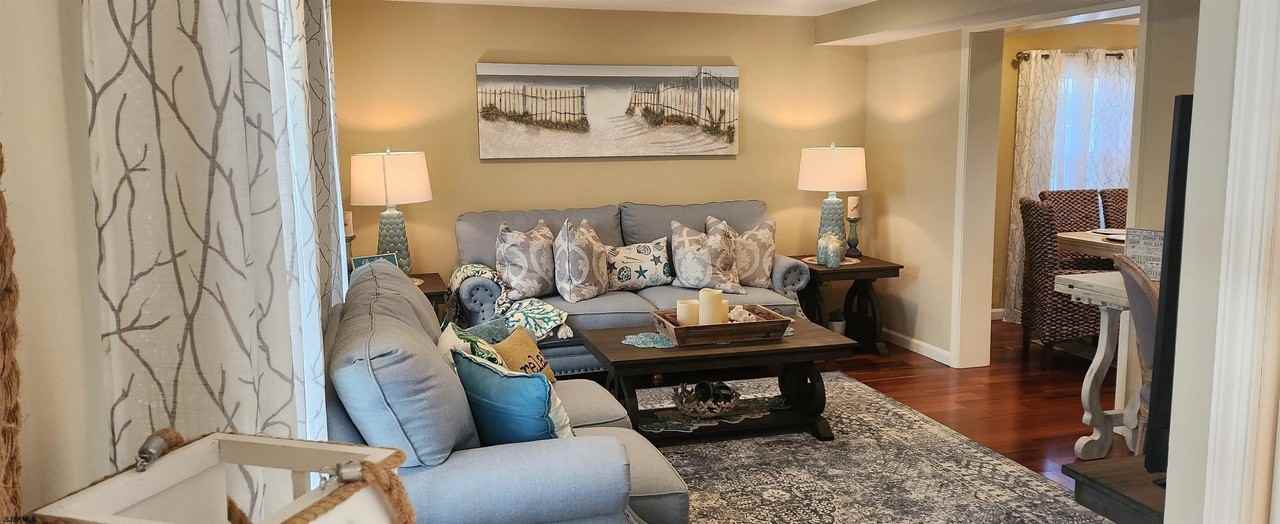 5217 Harbor Beach Boulevard - Photo 4 of 36