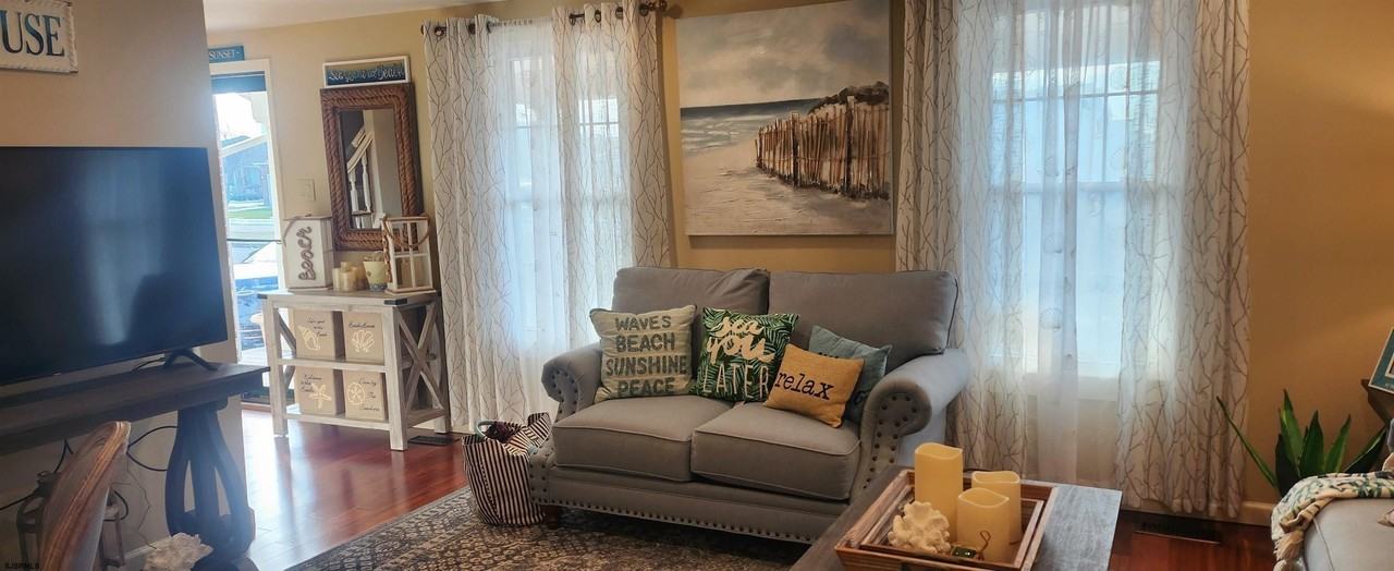 5217 Harbor Beach Boulevard - Photo 5 of 36