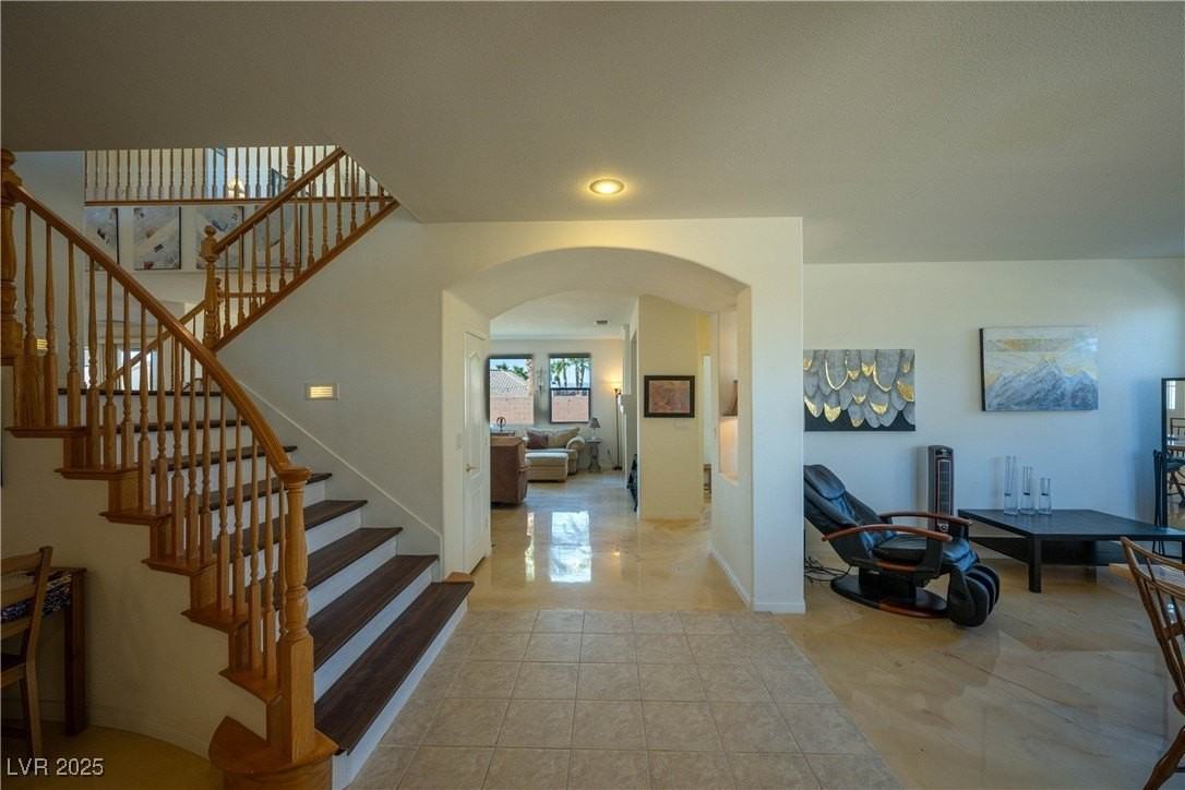 359 Hoskins Ct - Photo 6 of 50