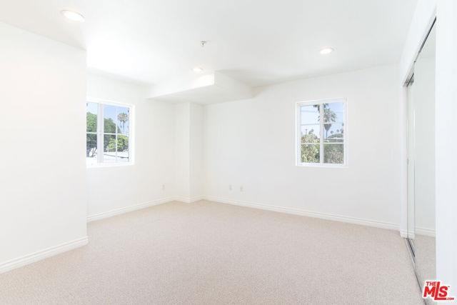 1123 18th St - Photo 3 of 8