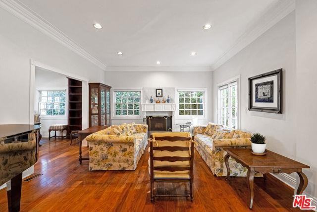 547 Loring Ave - Photo 2 of 4